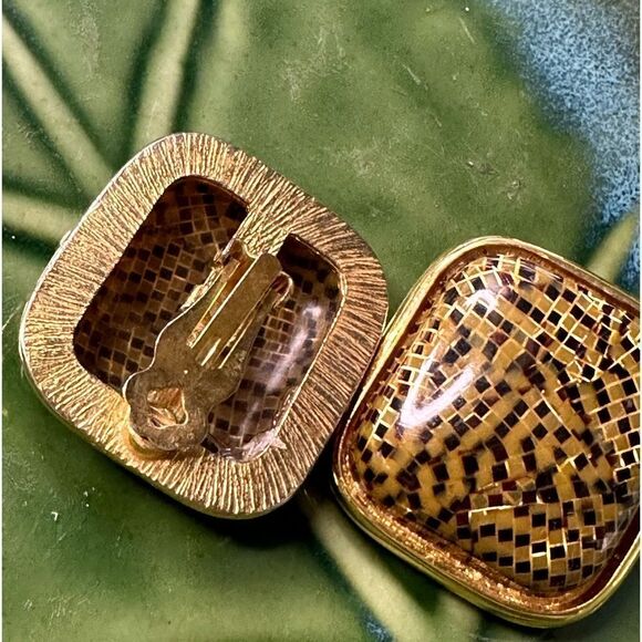 Vintage Brown & Gold Tone Clip on Earrings - Picture 2 of 3